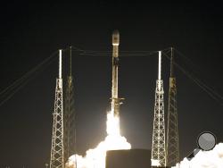 A SpaceX Falcon 9 rocket lifts off from Cape Canaveral Air Force Station, Fla., Monday evening, Jan. 6, 2020. The rocket is carrying 60 Starlink communications satellites. (Craig Bailey/Florida Today via AP)